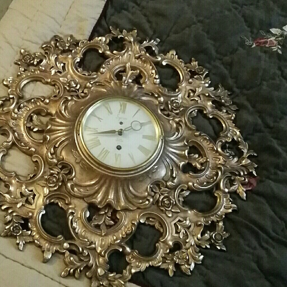 vintage Syroco  clock gold ,open glass  face to  ,